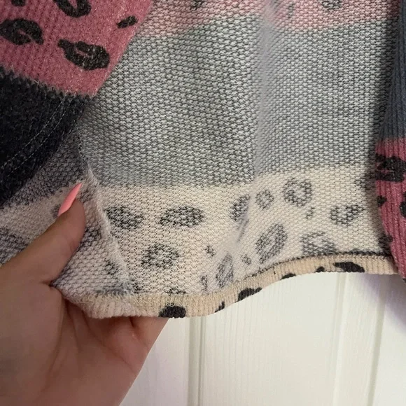 Cheetah lace cardigan - Picture 4 of 7